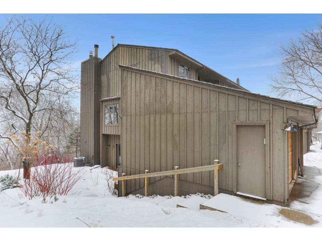 8960 Neill Lake Road Eden Prairie, MN 55347 - Photo 2 of 24 Gallery Image 2