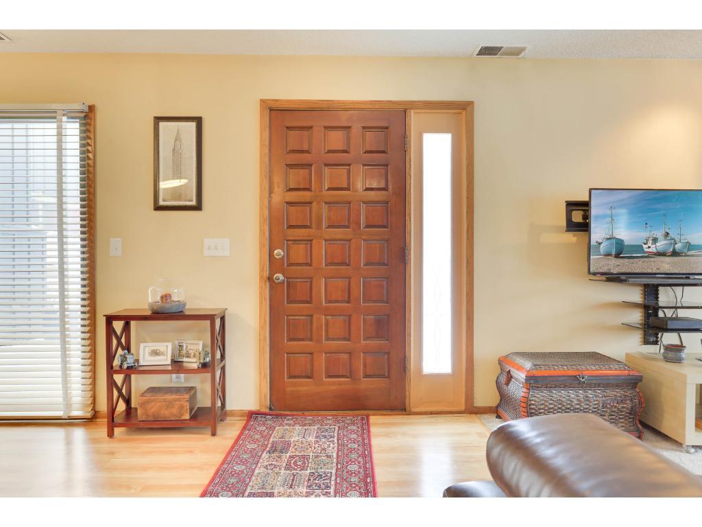 8960 Neill Lake Road Eden Prairie, MN 55347 - Photo 4 of 24 Gallery Image 4