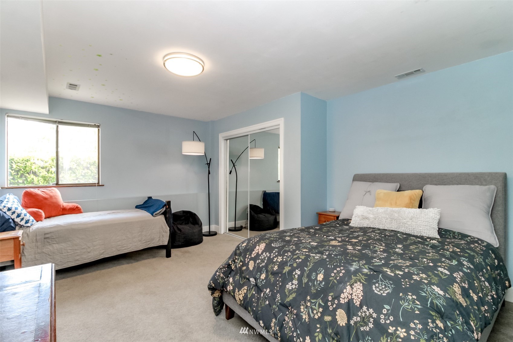 6102 Agnes Road Northeast Tacoma, WA 98422 - Photo 29 of 40 a bedroom with two beds and a large window