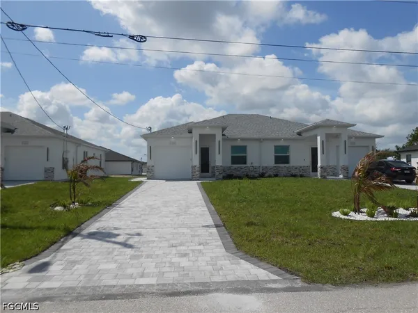 $1,900 | 320 Poplar Street, Lehigh Acres, FL 33974