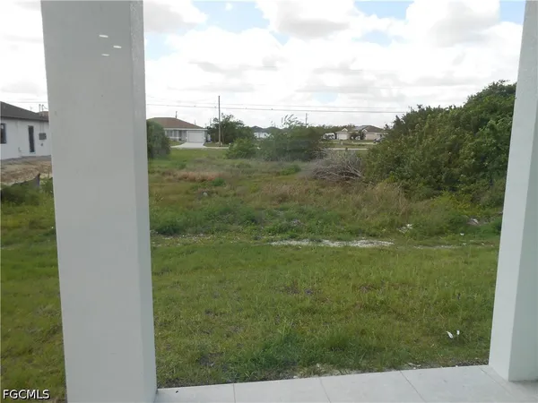 $1,900 | 320 Poplar Street, Lehigh Acres, FL 33974