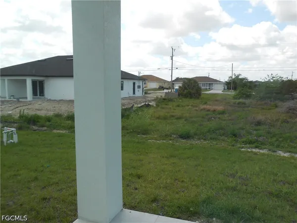 $1,900 | 320 Poplar Street, Lehigh Acres, FL 33974