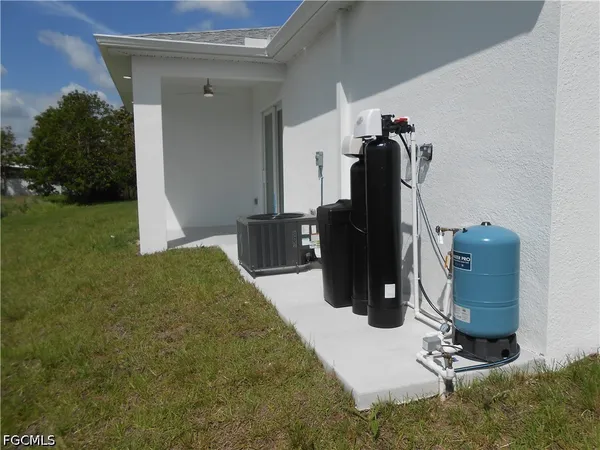$1,900 | 320 Poplar Street, Lehigh Acres, FL 33974