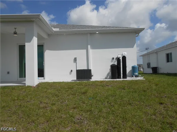 $1,900 | 320 Poplar Street, Lehigh Acres, FL 33974