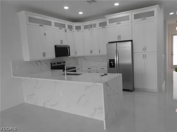 $1,900 | 320 Poplar Street, Lehigh Acres, FL 33974