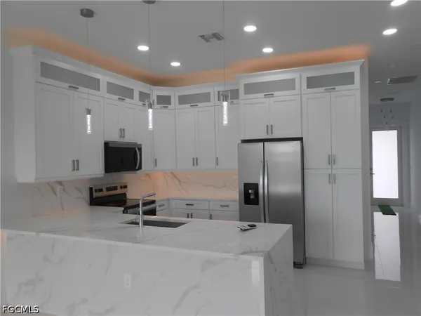 $1,900 | 320 Poplar Street, Lehigh Acres, FL 33974