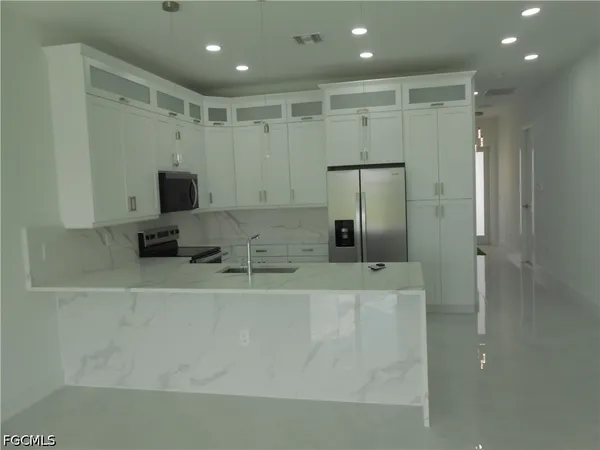 $1,900 | 320 Poplar Street, Lehigh Acres, FL 33974