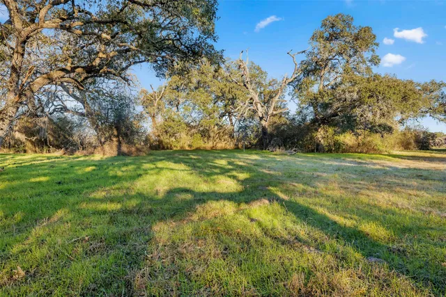 $395,000 | 1038 County Road 207, Weimar, TX 78962
