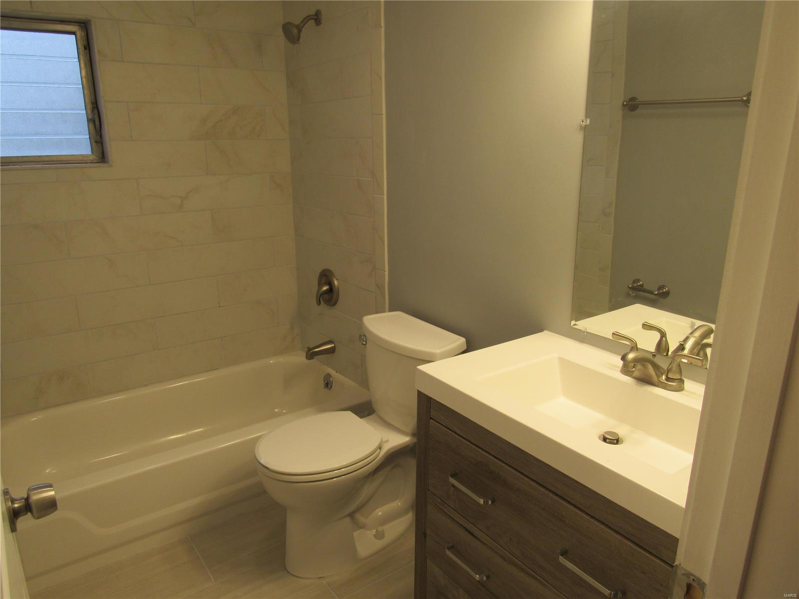 7300 MacKenzie Road St. Louis, MO 63123 - Photo 11 of 17 Gallery Image 11