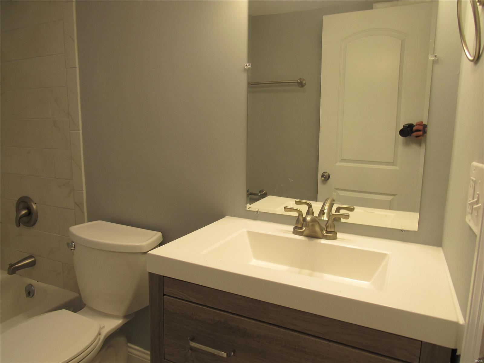7300 MacKenzie Road St. Louis, MO 63123 - Photo 12 of 17 Gallery Image 12