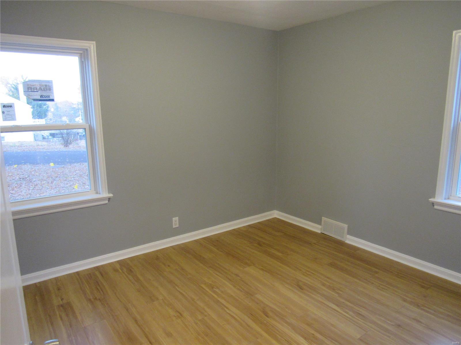 7300 MacKenzie Road St. Louis, MO 63123 - Photo 9 of 17 Gallery Image 9