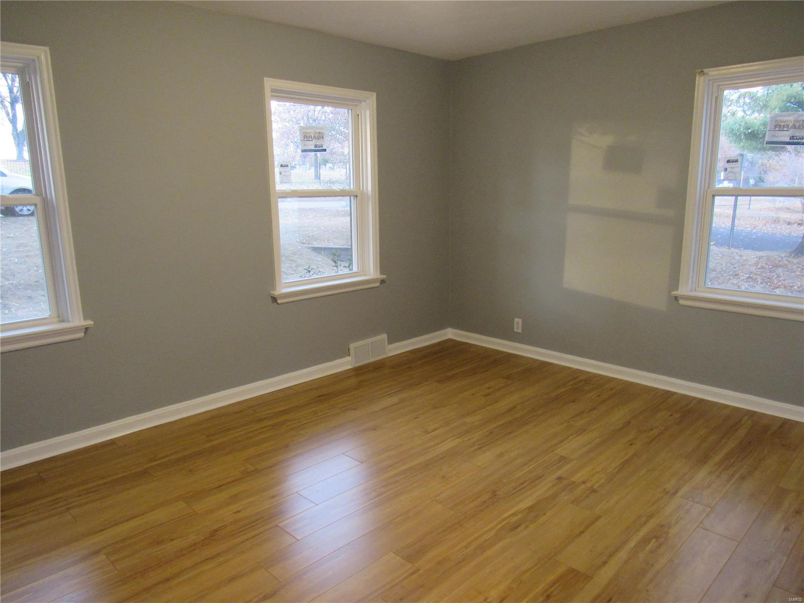 7300 MacKenzie Road St. Louis, MO 63123 - Photo 10 of 17 Gallery Image 10