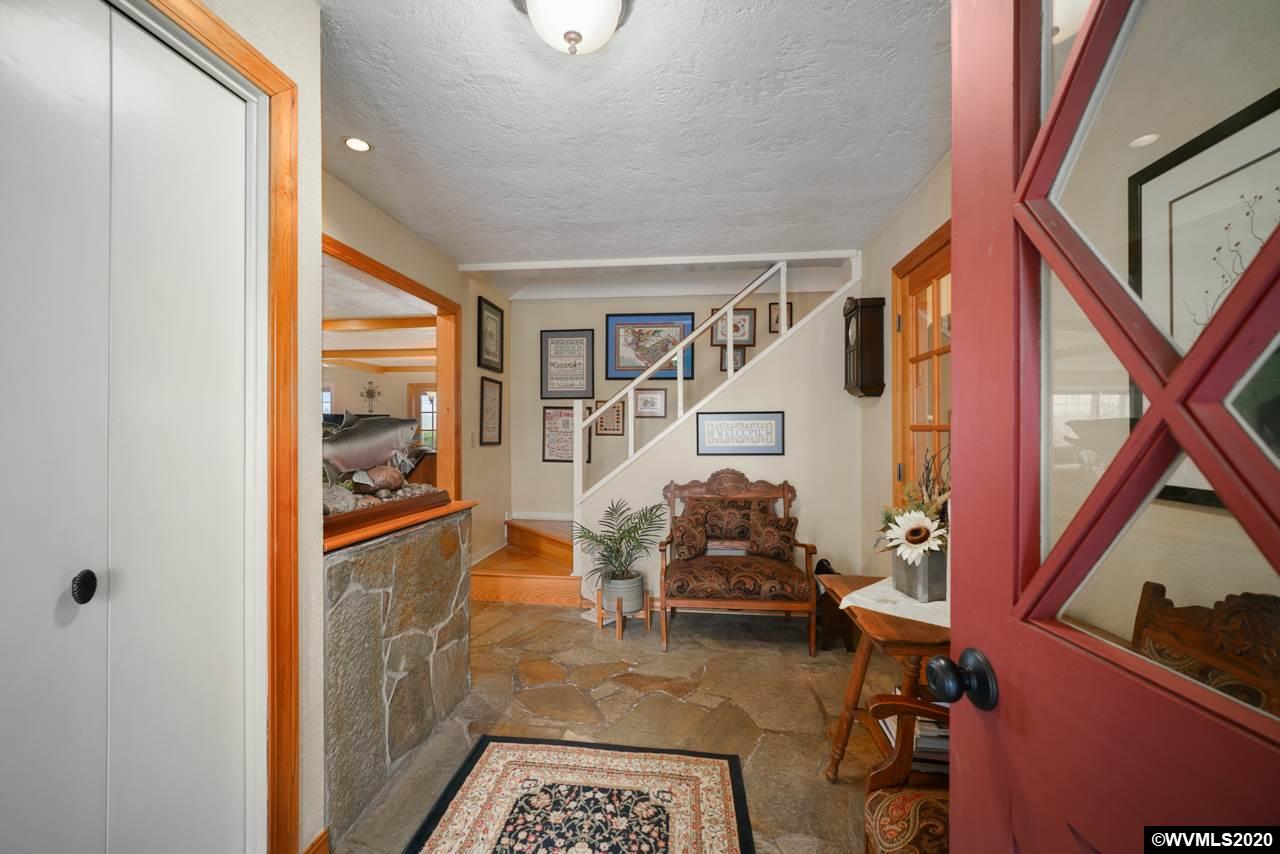 944 Howell Prairie Road Northeast Salem, OR 97317 - Photo 6 of 42 Gallery Image 6