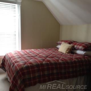 156 Kerby Road Grosse Pointe, MI 48236 - Photo 24 of 52 Middle Bedroom