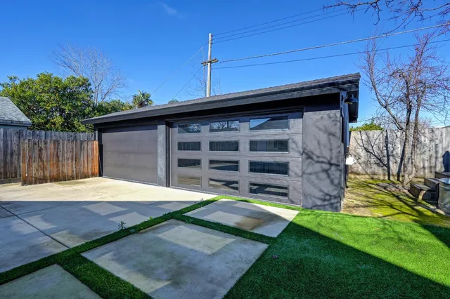 $575,000 | 6915 18th Avenue, Sacramento, CA 95820