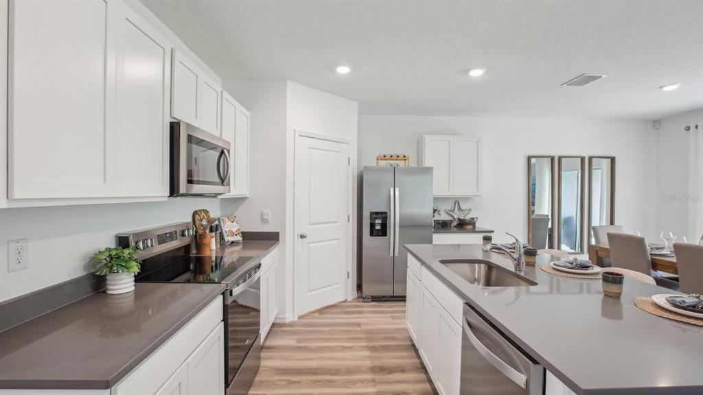 1617 Sourwood Drive Ruskin, FL 33570 - Photo 10 of 27