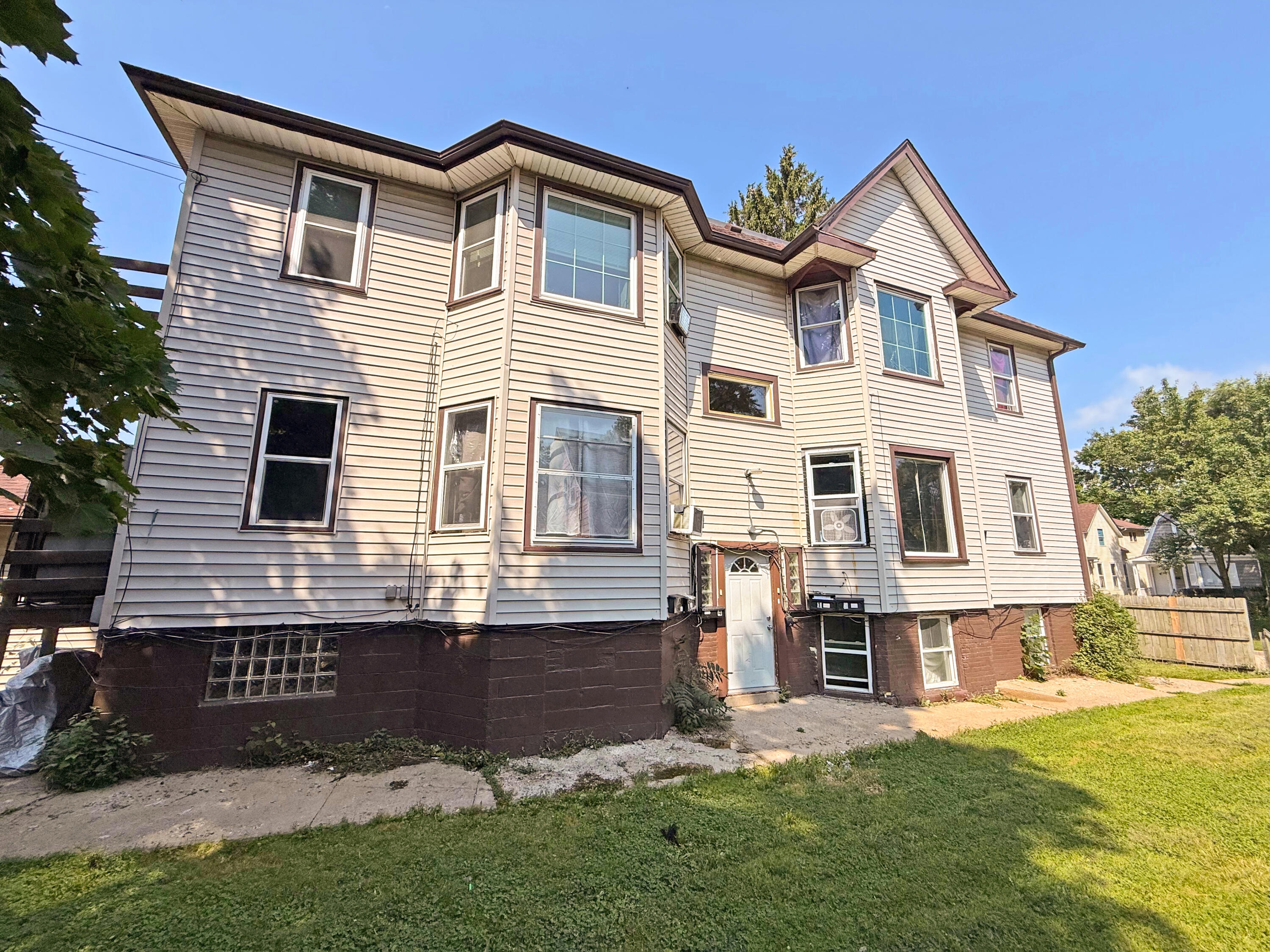 1533 Winslow Street, Unit 1535 Racine, WI 53404 - Photo 2 of 42 5 Unit Building