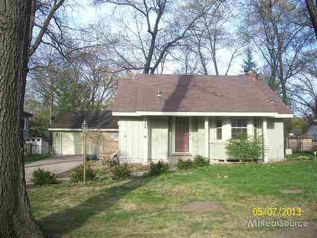 2866 Riverside Drive Port Huron, MI 48060 - Photo 2 of 21 31146927-1.JPG