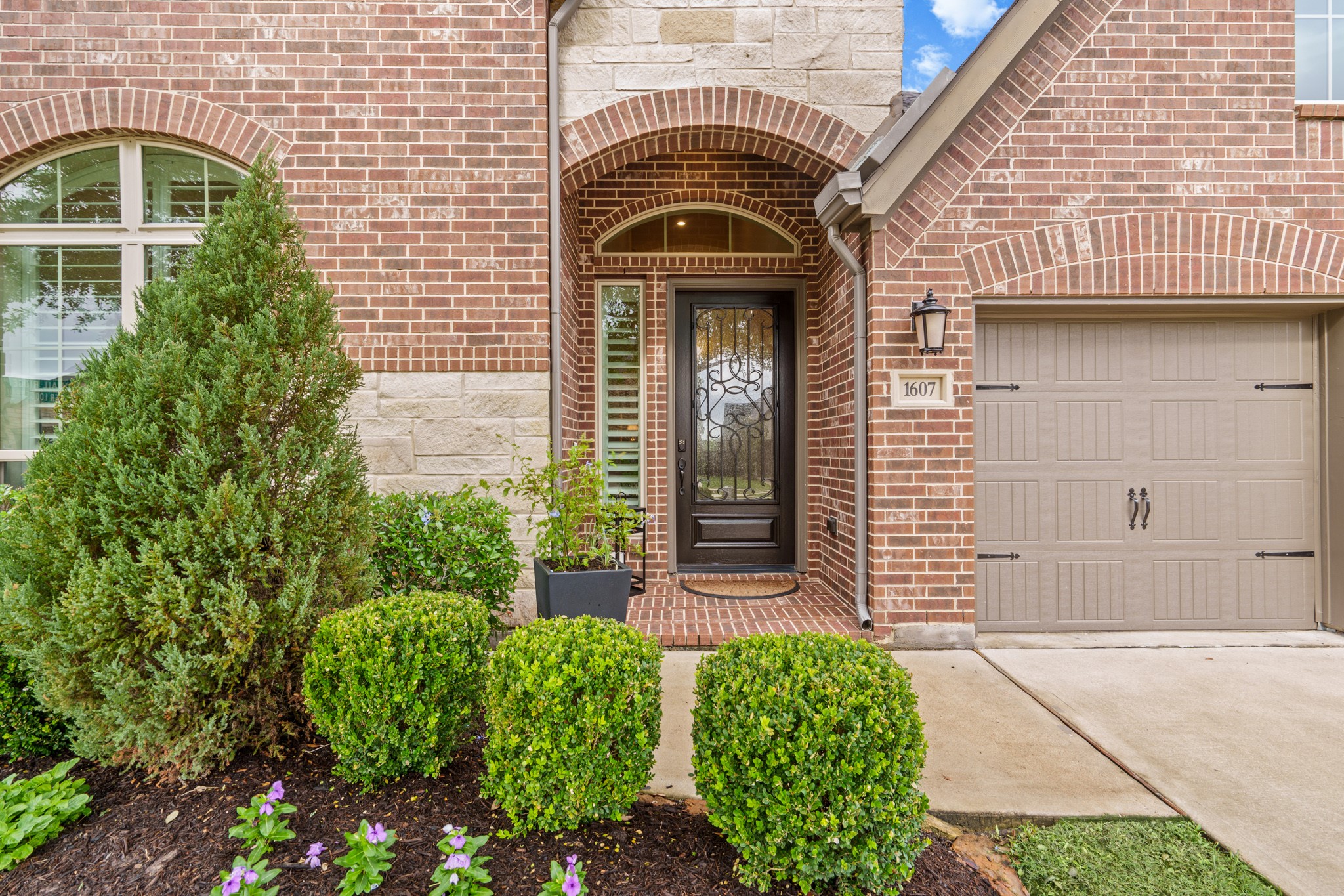 1607 Quail Ridge Drive Katy, TX 77493 - Photo 2 of 33 This charming entryway features a spacious front porch, an 8ft front door, beautiful stonework, and a warm, inviting ambiance. Who wouldn’t love coming home to this?