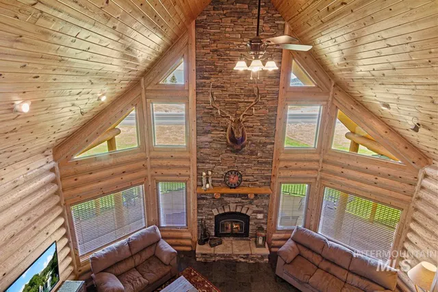 $1,650,000 | 135 Par Drive, Cascade, ID 83611