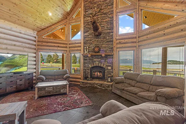 $1,595,000 | 135 Par Drive, Cascade, ID 83611