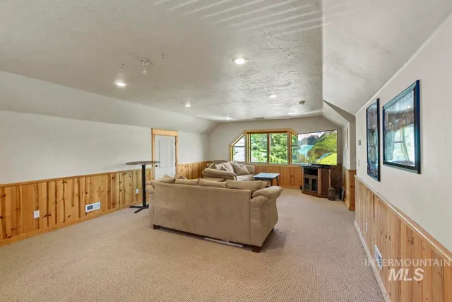 $1,650,000 | 135 Par Drive, Cascade, ID 83611