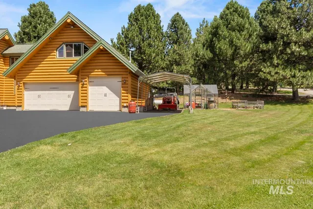 $1,650,000 | 135 Par Drive, Cascade, ID 83611