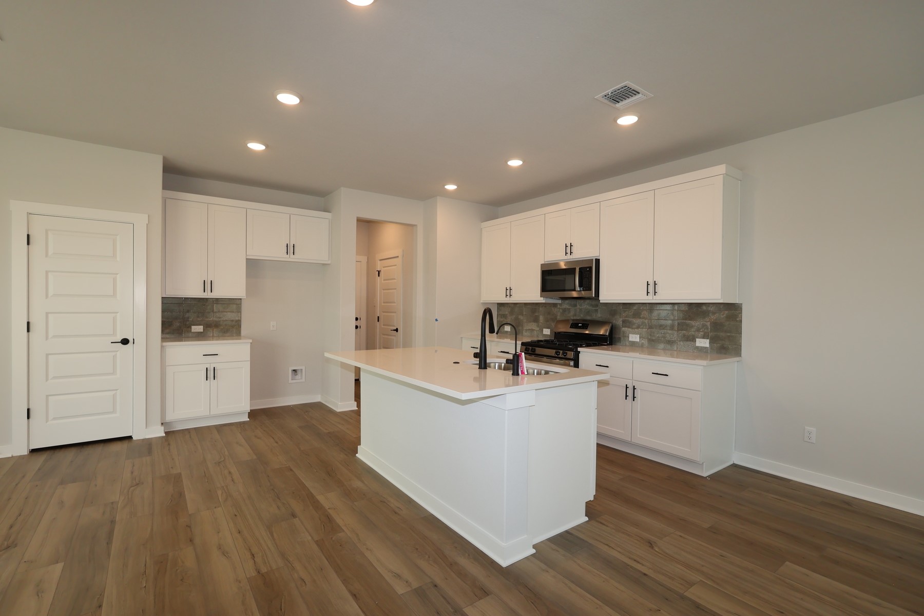 204 Marie Way Georgetown, TX 78626 - Photo 3 of 12