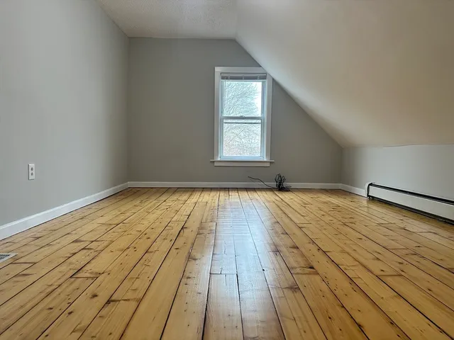 $3,200 | 159 East Central Street, Unit 2, Franklin, MA 02038