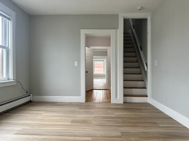 $3,200 | 159 East Central Street, Unit 2, Franklin, MA 02038