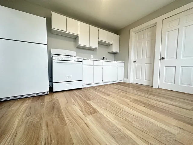 $3,200 | 159 East Central Street, Unit 2, Franklin, MA 02038