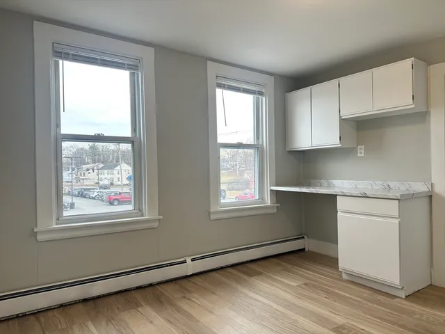 $3,200 | 159 East Central Street, Unit 2, Franklin, MA 02038