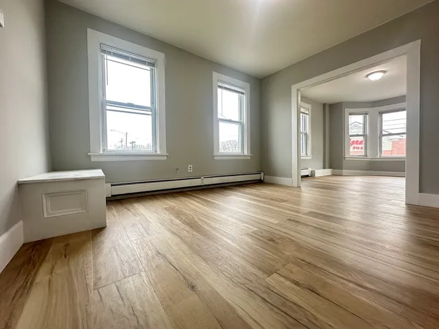 $3,200 | 159 East Central Street, Unit 2, Franklin, MA 02038