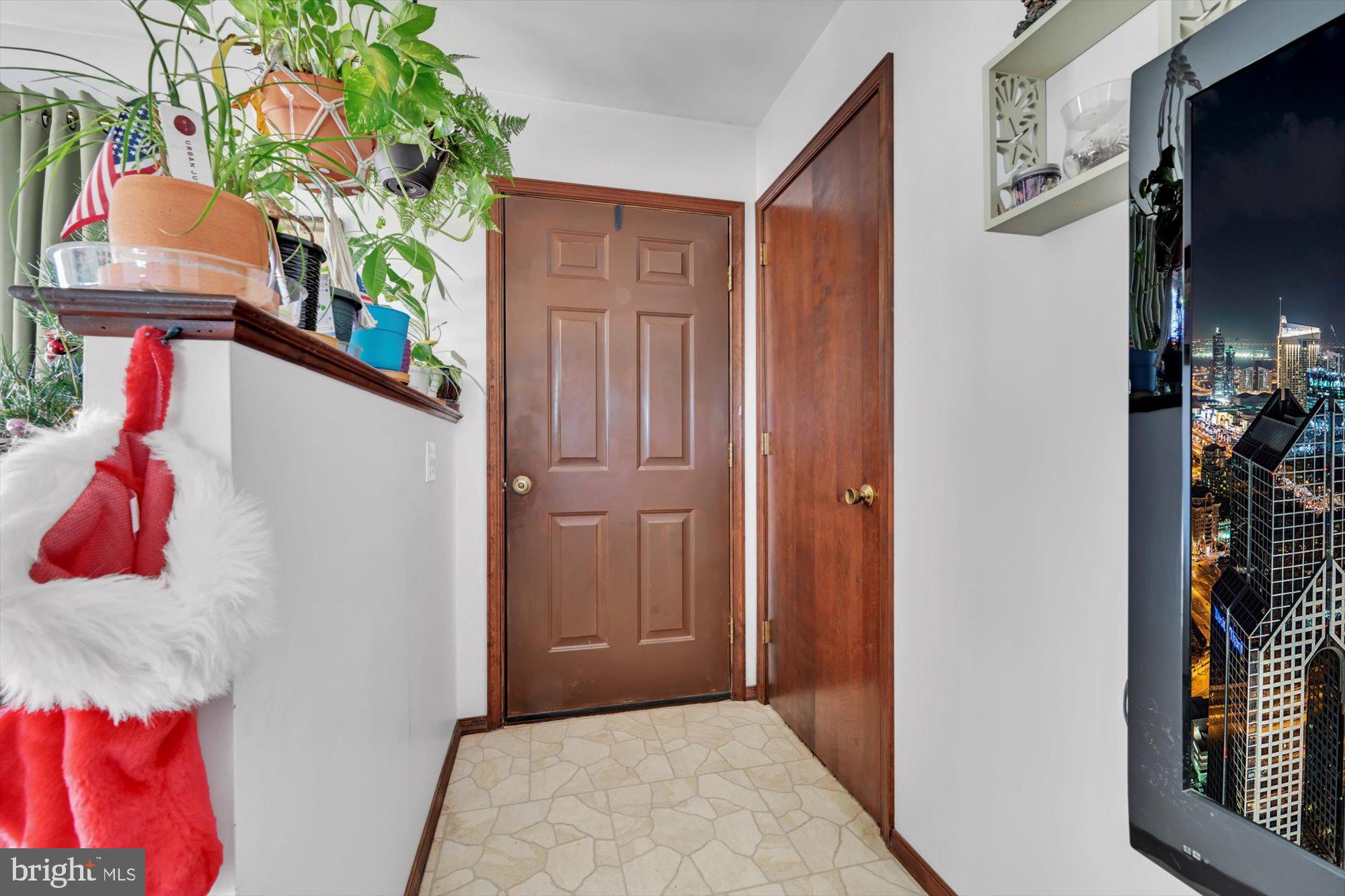 114 Pearl Road Bernville, PA 19506 - Photo 4 of 39 Front door foyer