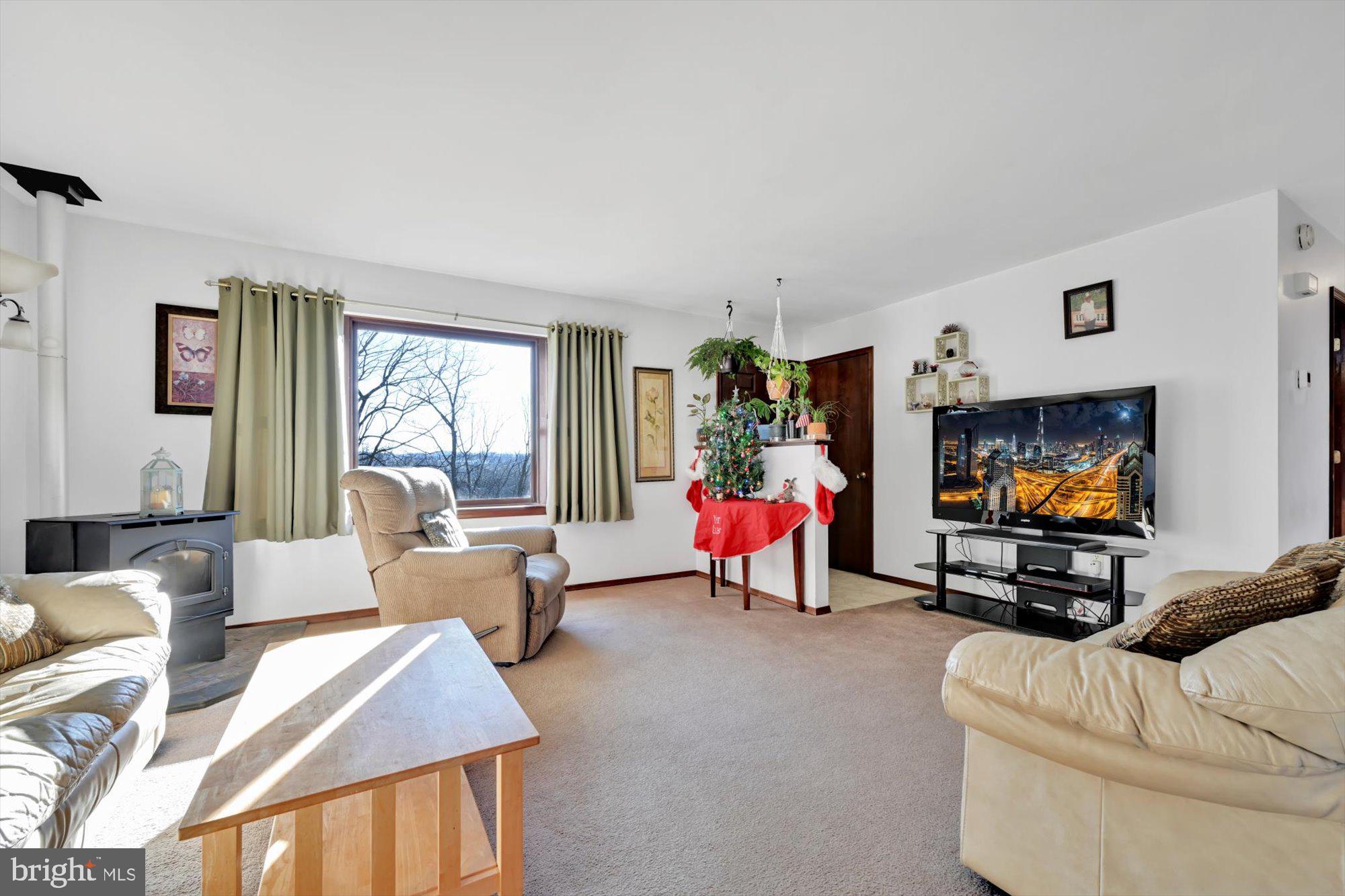 114 Pearl Road Bernville, PA 19506 - Photo 7 of 39 Living Room