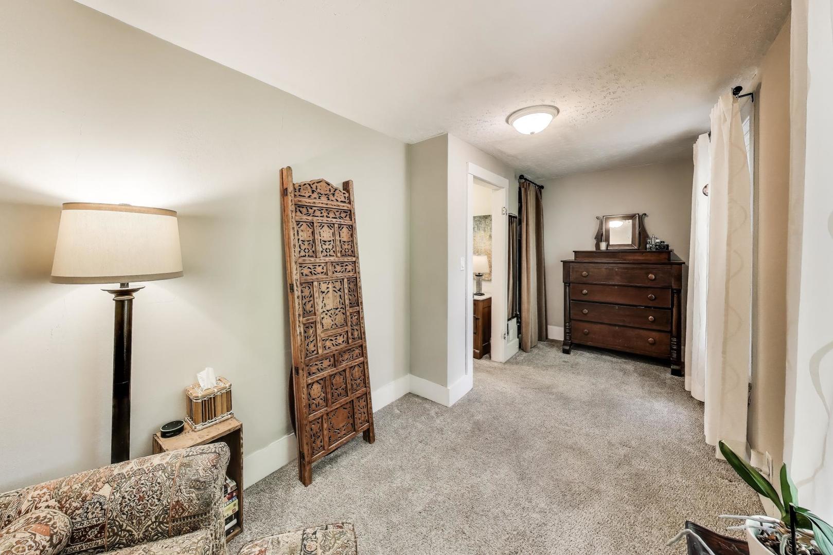 4608 Alden Road Woodstock, IL 60098 - Photo 22 of 42 a view of a livingroom with furniture
