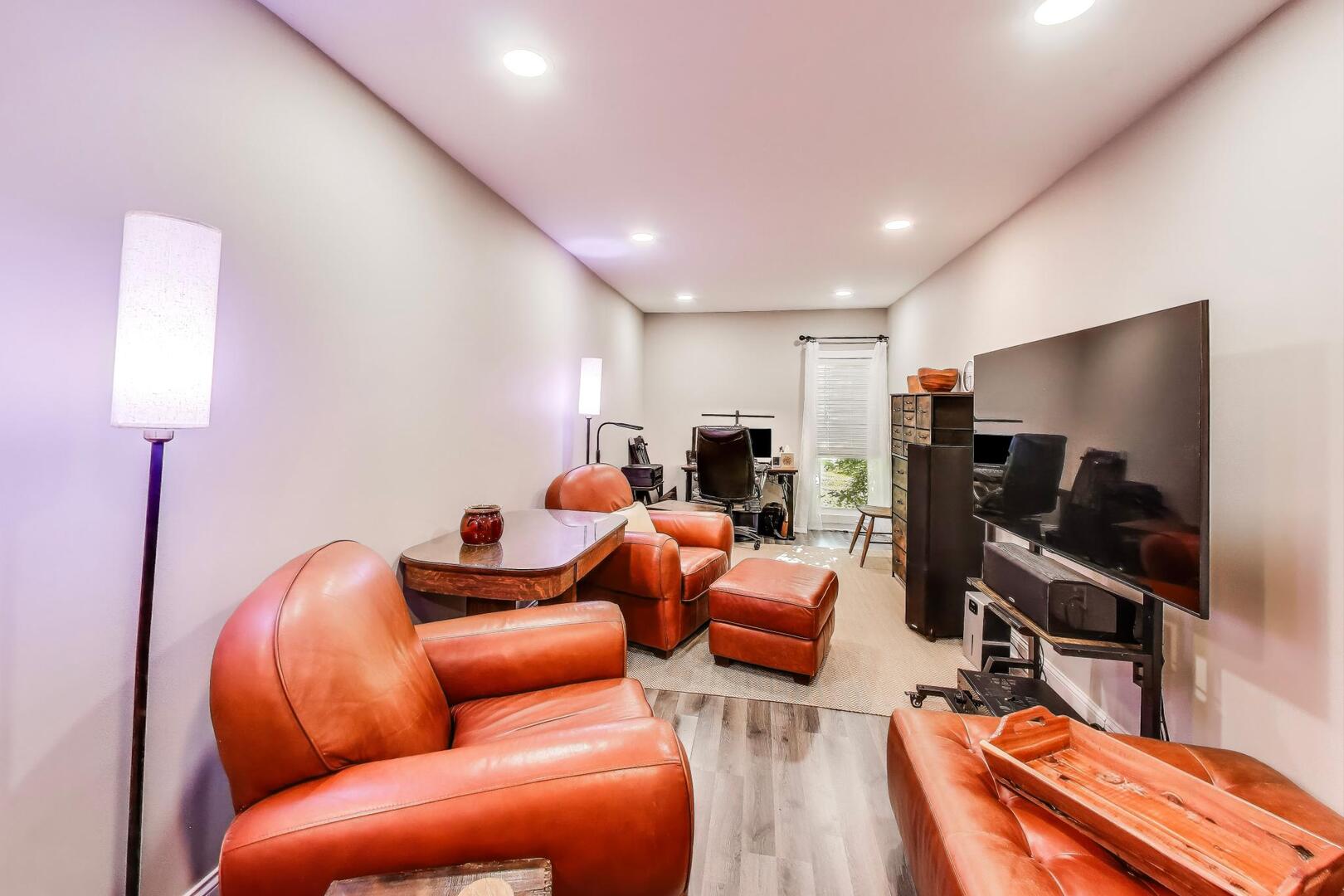 4608 Alden Road Woodstock, IL 60098 - Photo 25 of 42 a room with furniture or wooden floor and a flat screen tv