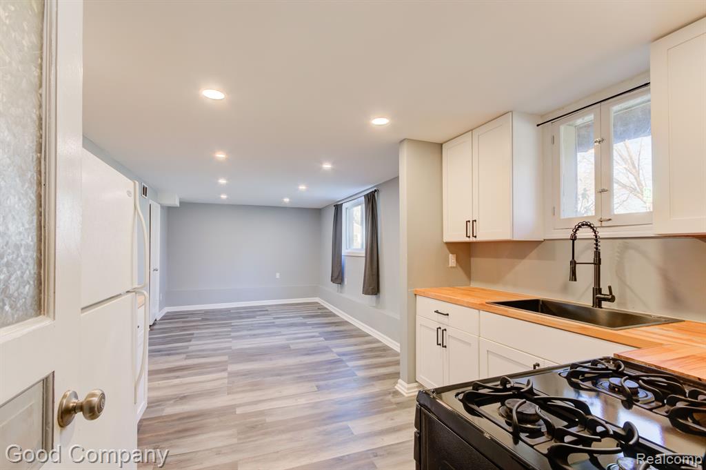 920 East Lincoln Avenue Royal Oak, MI 48067 - Photo 13 of 35