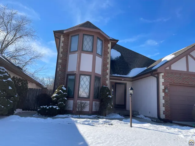 $260,000 | 2465 Southwest Brookhaven Lane, Topeka, KS 66614