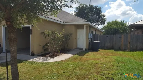$1,295 | 248 Rosalie Drive, Unit B, New Braunfels, TX 78130