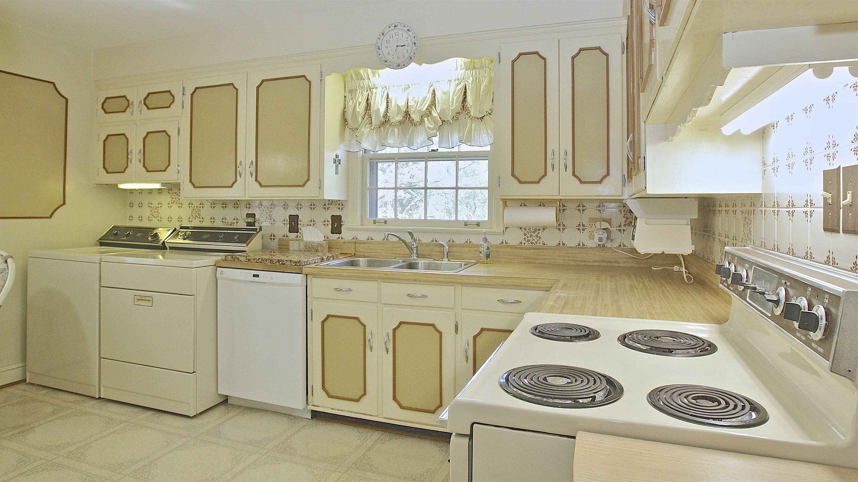 3833 Darlington Road Southwest Roanoke, VA 24018 - Photo 11 of 47 4V4B1605