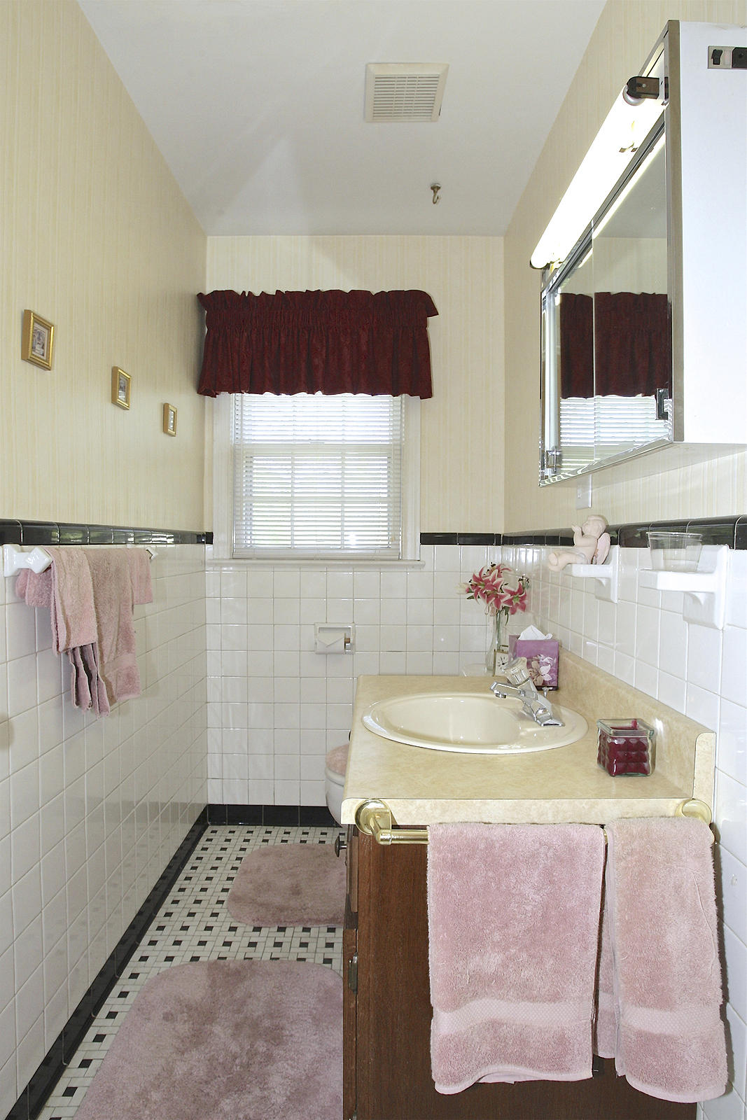 3833 Darlington Road Southwest Roanoke, VA 24018 - Photo 18 of 47 Hall Bath