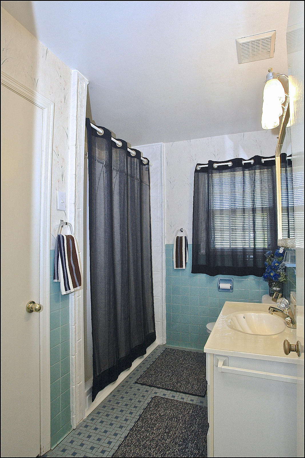 3833 Darlington Road Southwest Roanoke, VA 24018 - Photo 22 of 47 Bathroom 2