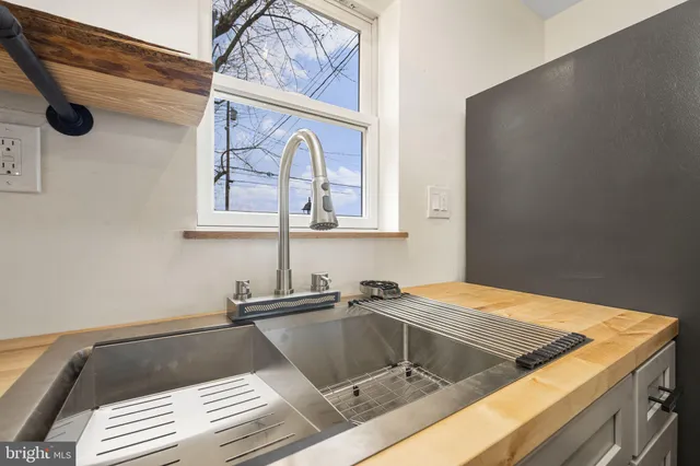 a close view of sink and tap