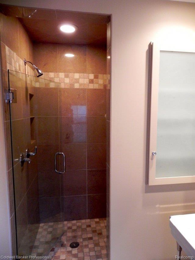 291 Moran Road Grosse Pointe, MI 48236 - Photo 9 of 13 DSCN561709 (640x853)