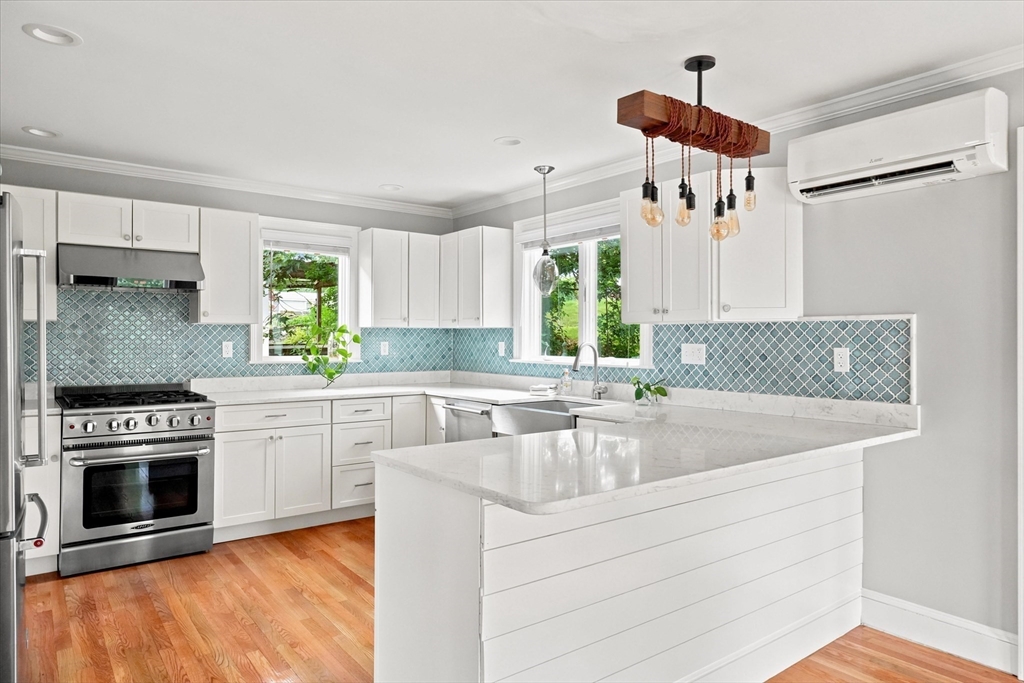 14 Willow Road Marblehead, MA 01945 - Photo 7 of 42