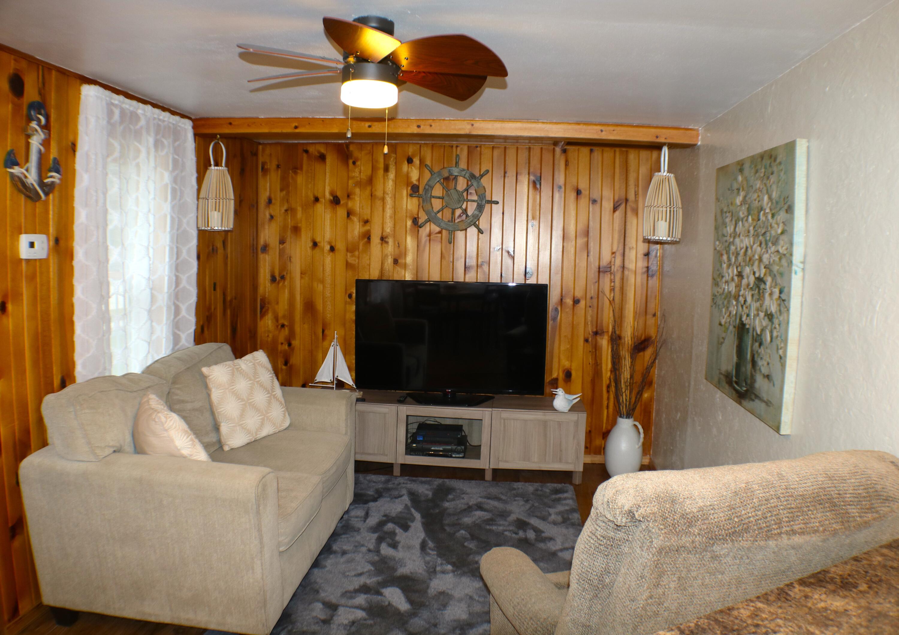 3616 Tannery Road Two Rivers, WI 54241 - Photo 2 of 17 Living Room