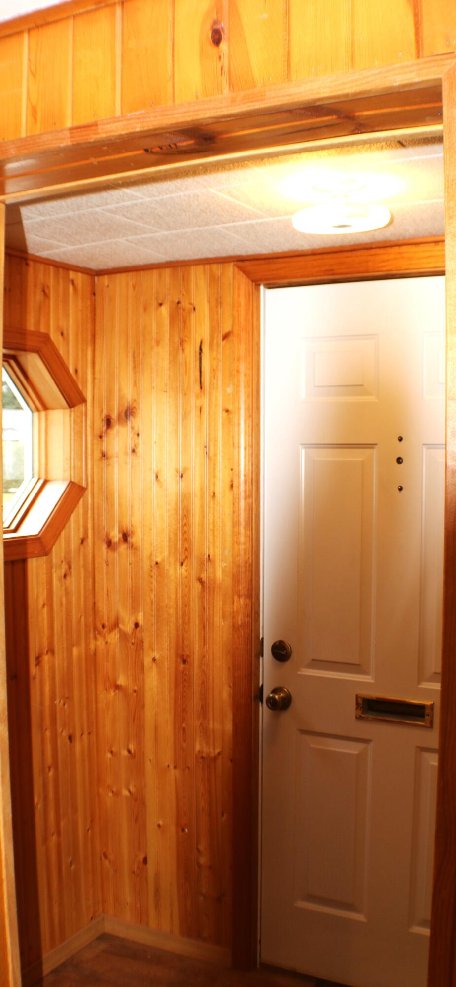 3616 Tannery Road Two Rivers, WI 54241 - Photo 3 of 17 Entry Way