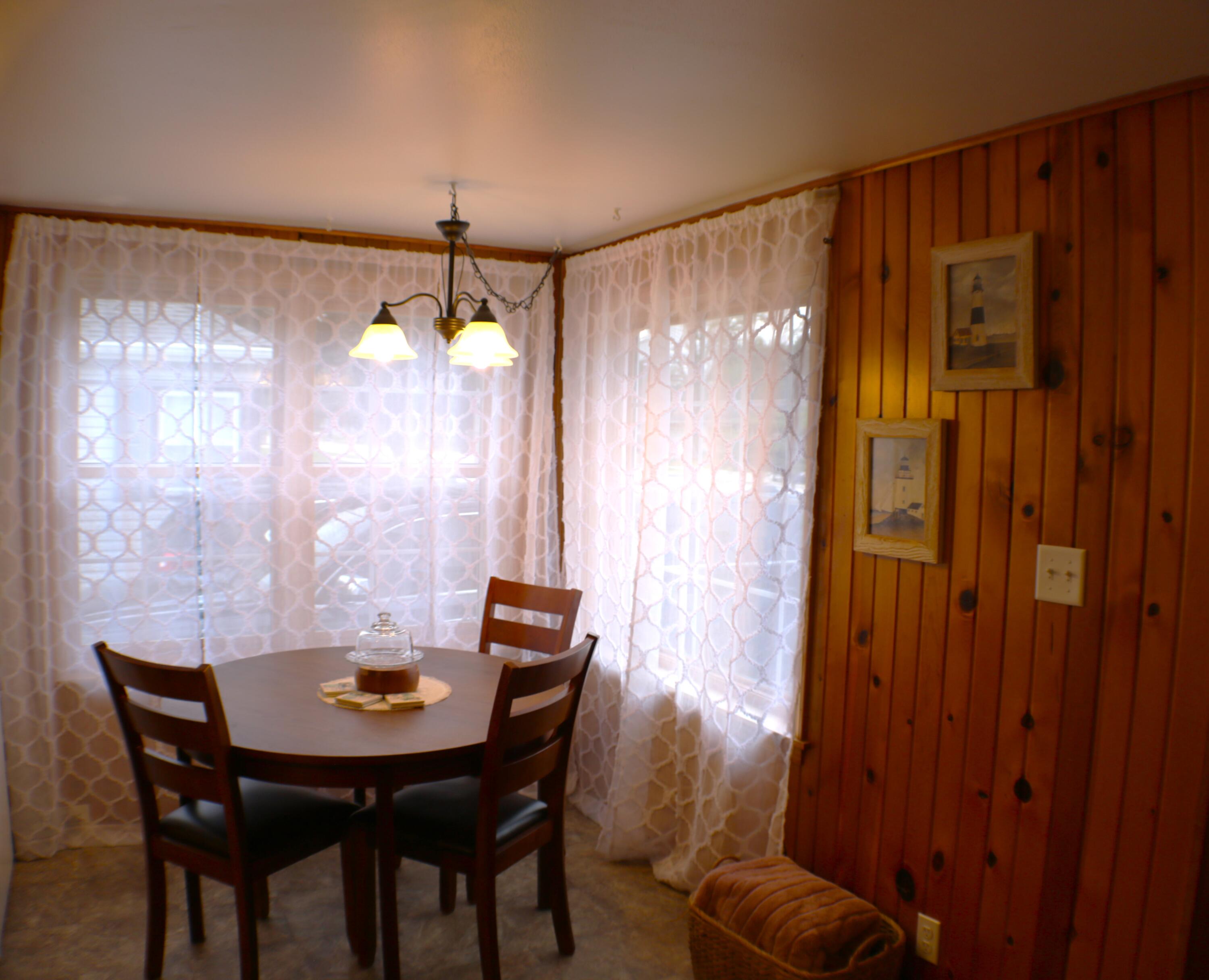 3616 Tannery Road Two Rivers, WI 54241 - Photo 4 of 17 Dining Area