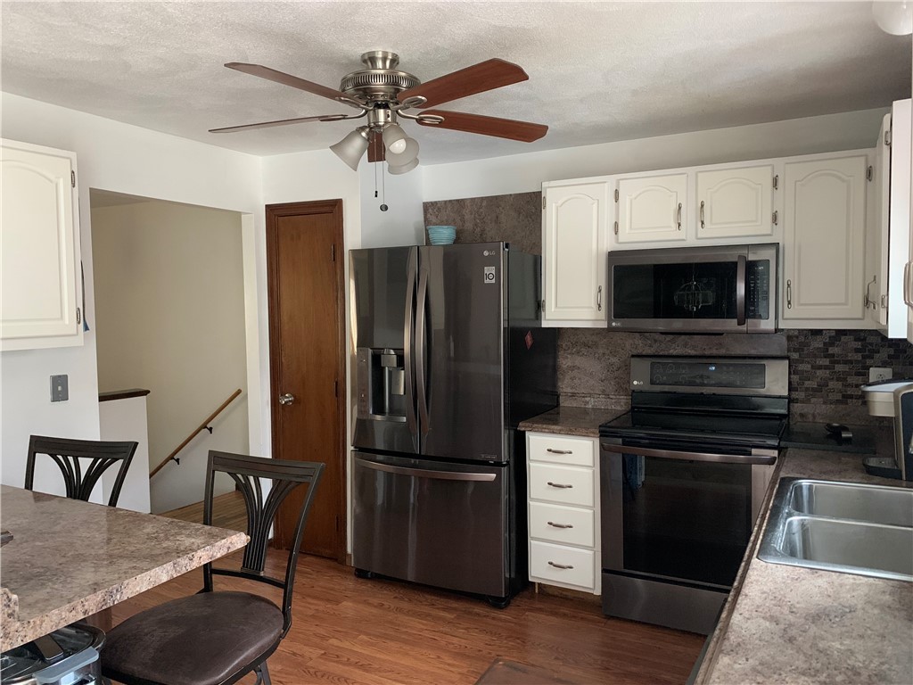 17 Burlingame Road Smithfield, RI 02917 - Photo 4 of 15 Kitchen